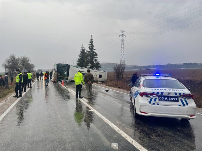 a Amasya'da yolcu otobüsü devrildi