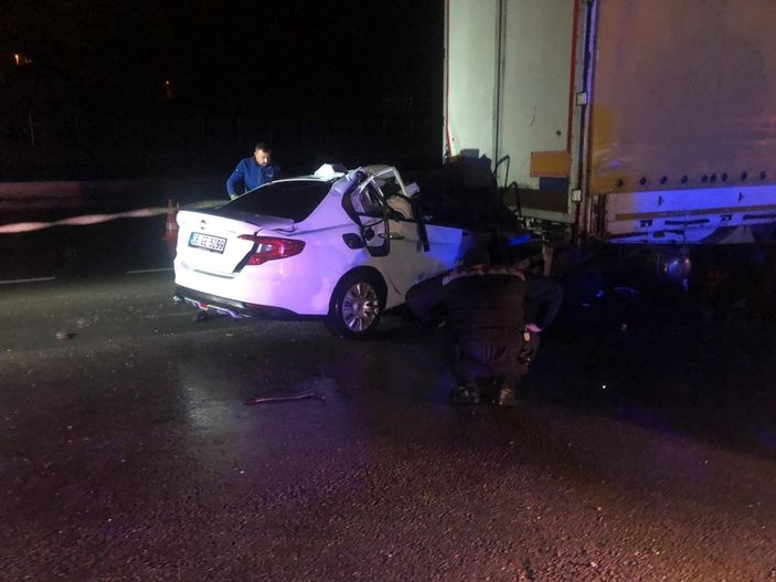 i Ankara'da park halindeki tıra arkadan vuran şoför yaralandı