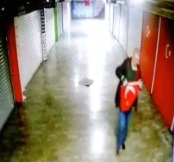 Beyoğlu'nda asılı Türk bayrağını koparan kadının ifadesi ortaya çıktı