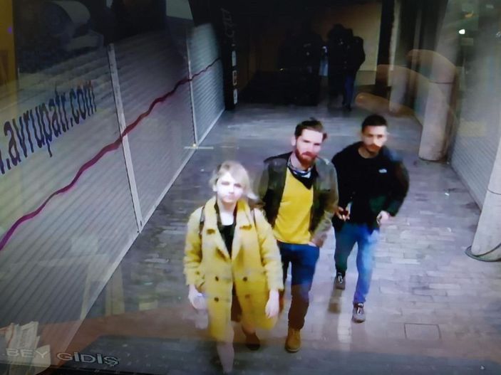 Beyoğlu'nda asılı Türk bayrağını koparan kadının ifadesi ortaya çıktı