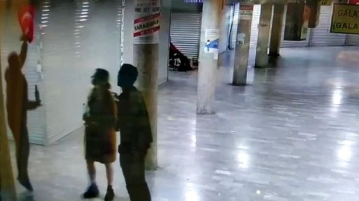 Beyoğlu'nda asılı Türk bayrağını koparan kadının ifadesi ortaya çıktı