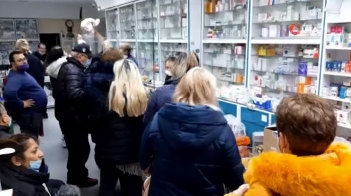 Alışverişe gelen Bulgarlar, ilaçları da Edirne'den alıyor