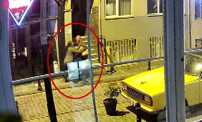 Kadıköy Moda'da sokağa idrar yapma kavgası