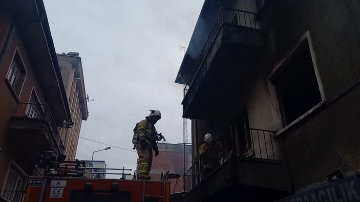 Kırıkkale'de bir şahıs yaktığı kanepeye oturup bali çekti