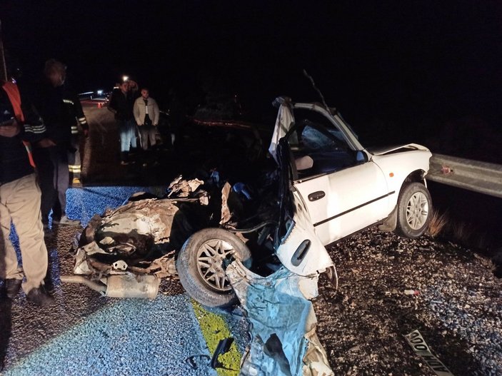 Konya'da tır yol kenarındaki otomobile vurdu: 1 ölü