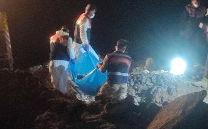 i Şanlıurfa'da köpeklerin kazdığı çukurdan ceset çıktı