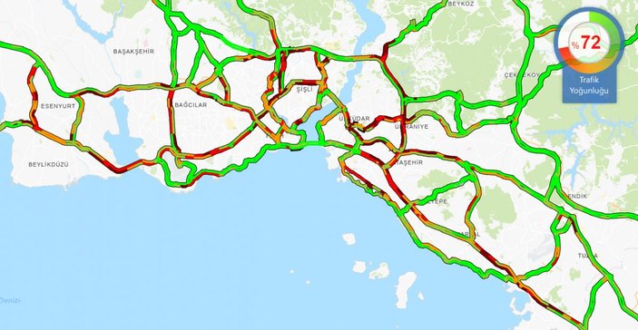 İstanbul'da yağmur, trafiği olumsuz etkiledi