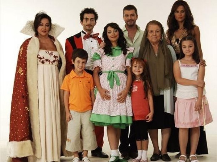 'Şaka gibi' repliğiyle ünlenmişti! Bez Bebek'in gıcık Özge'si Sibel Kasapoğlu'na bir de şimdi bakın