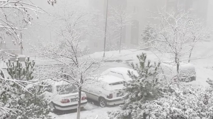 Ankara'da kar yüksek ilçeleri beyaza bürüdü