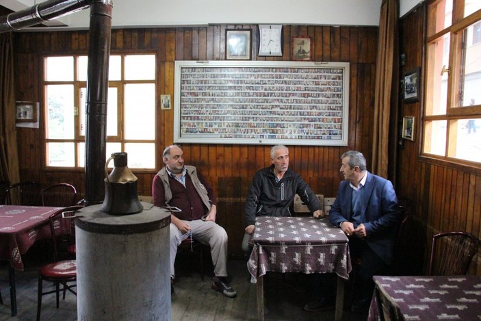 Trabzon'da ölen mahalle sakinlerini panoda yaşatıyor