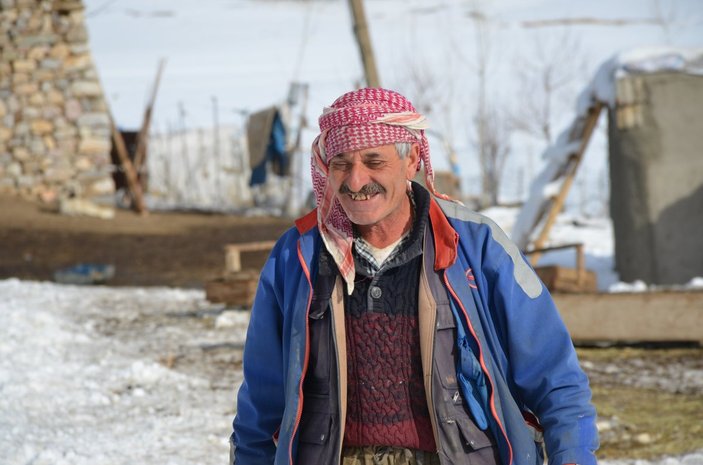 Şırnak'taki adam, 4 yıldır eksi 30 derece olan yaylada yaşıyor
