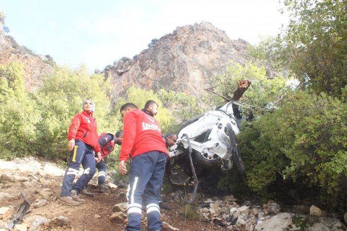 Adıyaman'da ormana uçan araç defalarca takla attı: 1 ölü