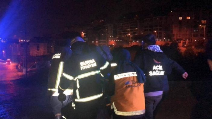 i Gemlik’te fabrika işçilerini taşıyan minibüs köprü inşaatına uçtu