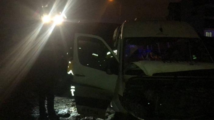 i Gemlik’te fabrika işçilerini taşıyan minibüs köprü inşaatına uçtu