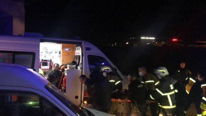 i Gemlik’te fabrika işçilerini taşıyan minibüs köprü inşaatına uçtu