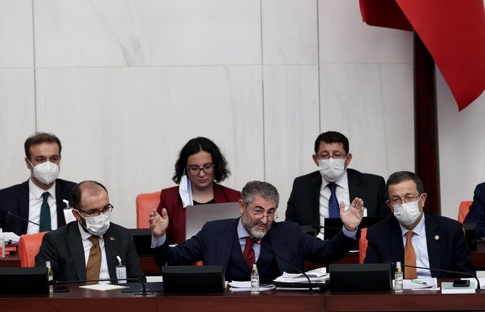 a Nureddin Nebati'yle Özgür Özel arasında ekonomi eğitimi tartışması