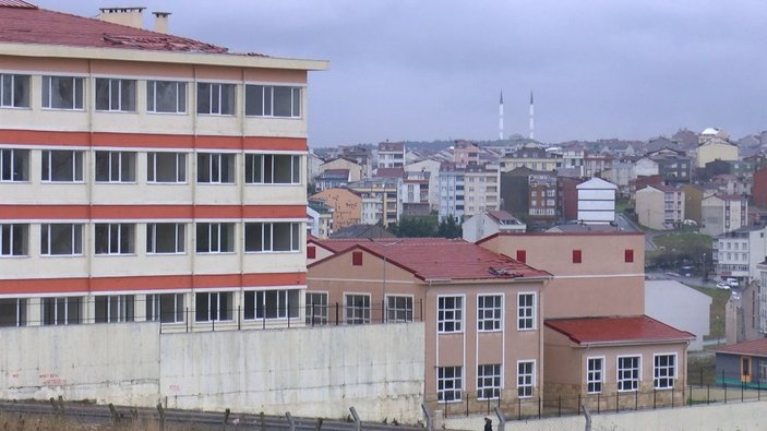 Arnavutköy'de okulu su bastı