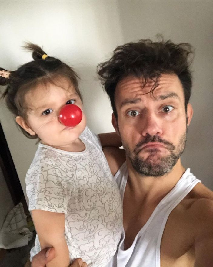 Babasının kopyası! Yılın oyuncusu Salih Bademci'nin minik kızı 'İklim'e bakın...