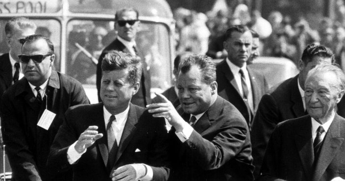 Eski Almanya Başbakanı Willy Brandt'ın ABD için muhbirlik yaptığı iddia edildi