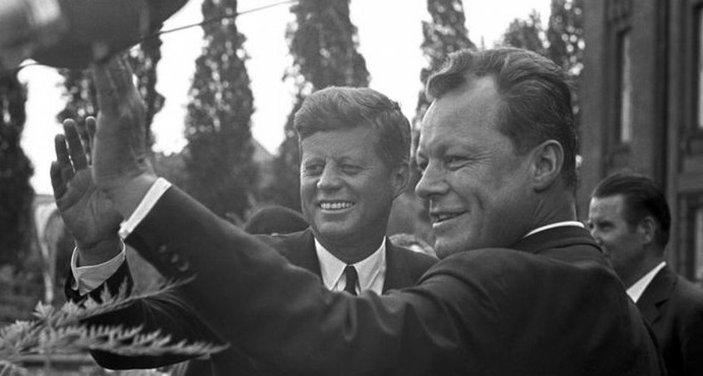 Eski Almanya Başbakanı Willy Brandt'ın ABD için muhbirlik yaptığı iddia edildi