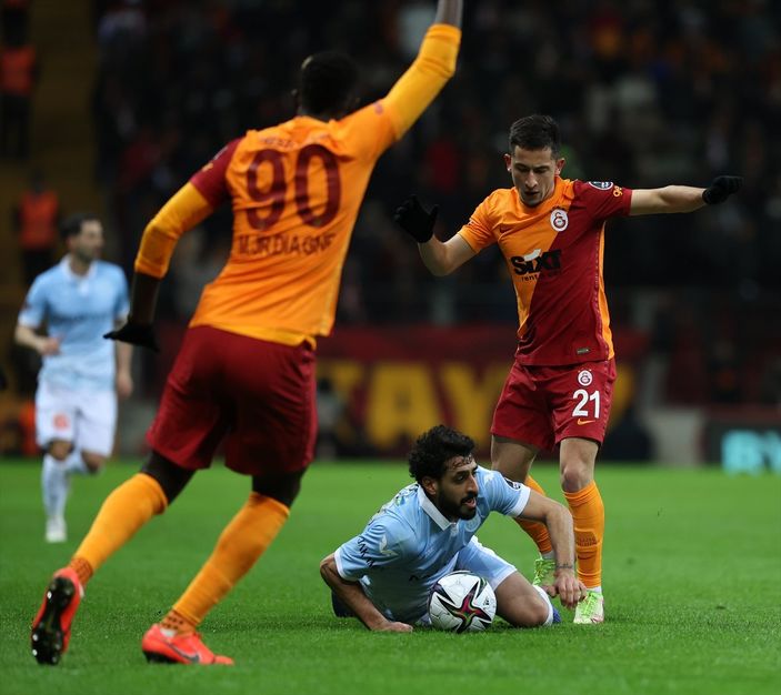 a Galatasaray evinde Başakşehir ile berabere kaldı