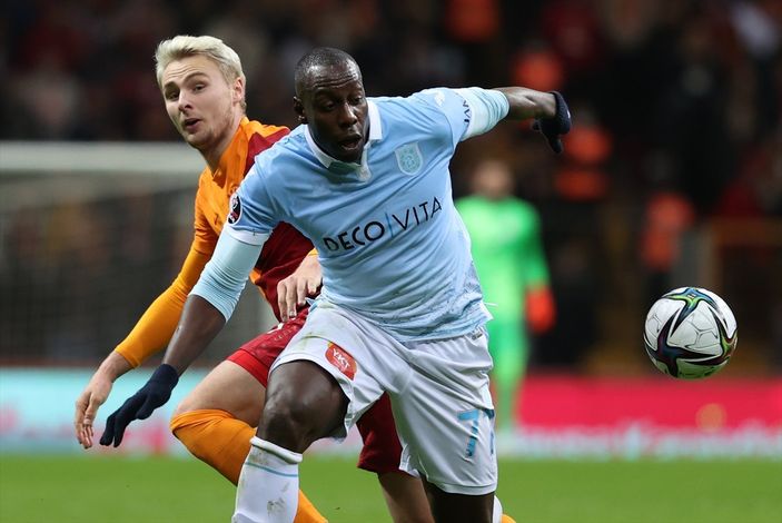 a Galatasaray evinde Başakşehir ile berabere kaldı