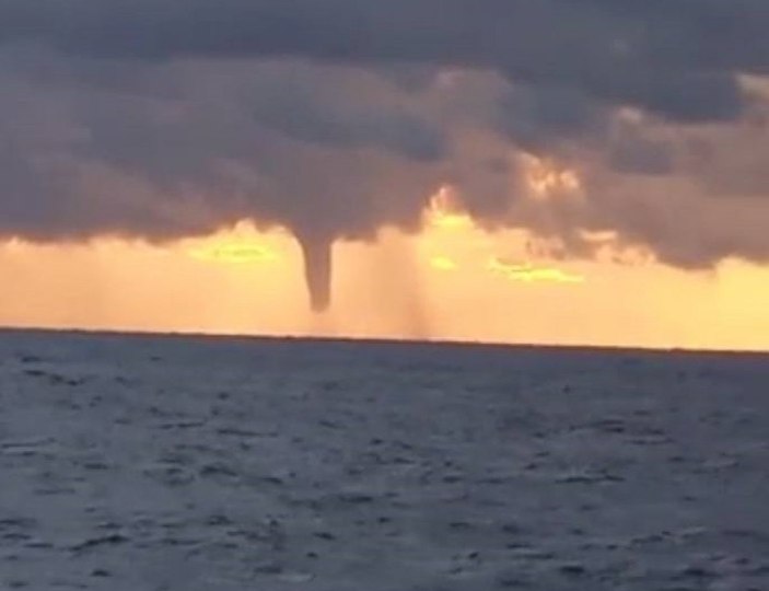 Mersin'deki devasa hortumu, balıkçı kaptanı görüntüledi