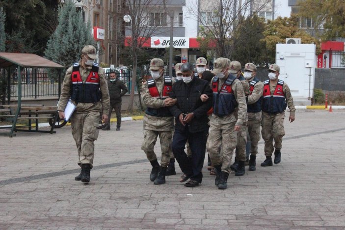 Kilis’te, 57 kaçak göçmen ile 4 organizatör yakalandı