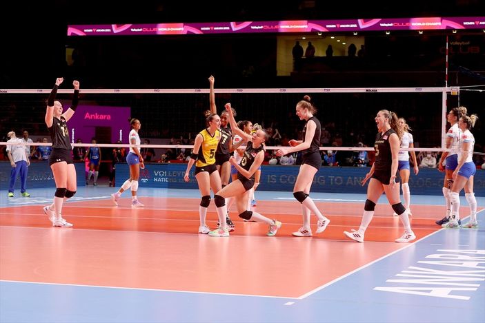 a VakıfBank Dünya Kulüpler Şampiyonası yarı finalinde Fenerbahçe'nin rakibi