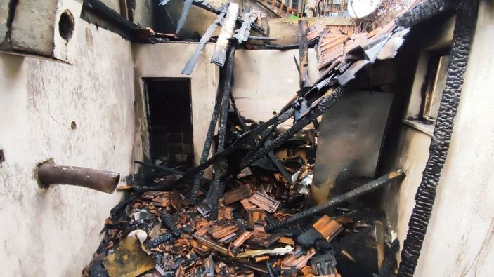 Karabük’te madde bağımlısı oğlu, evini yaktı