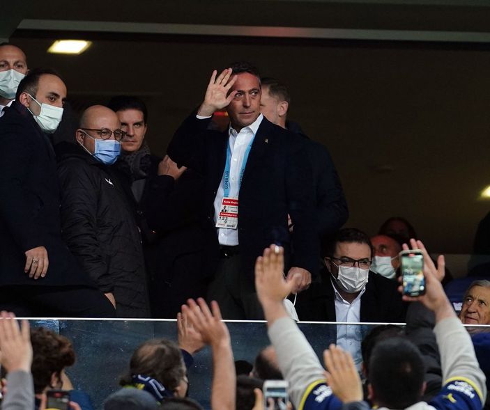 i Fenerbahçe taraftarından istifa çağrısı