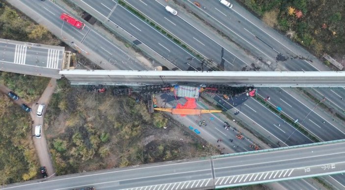 Çin'de otoyol köprüsü çöktü: 3 ölü 4 yaralı