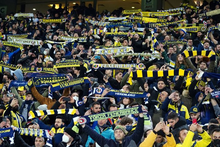 i Fenerbahçe taraftarından istifa çağrısı