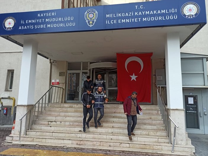 Kayseri'deki araba hırsızları suçüstü yakalandı
