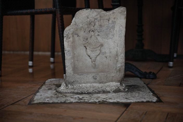Eyüpsultan'da kebapçıdaki kıble taşı ilgi görüyor