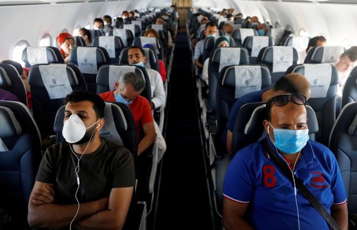 Anthony Fauci: Uçaklarda maske takmanın sonu görünmüyor
