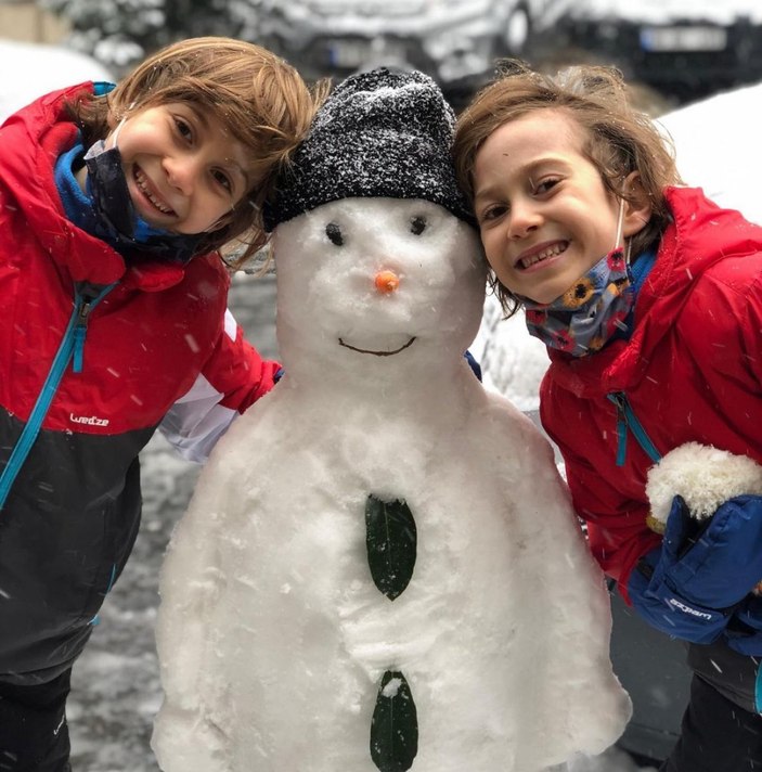'Aşk Yeniden'in 'Selim Bebek'i delikanlı oldu! Özge Özpirinççi'nin ilk göz ağrısı 'ikizler'..