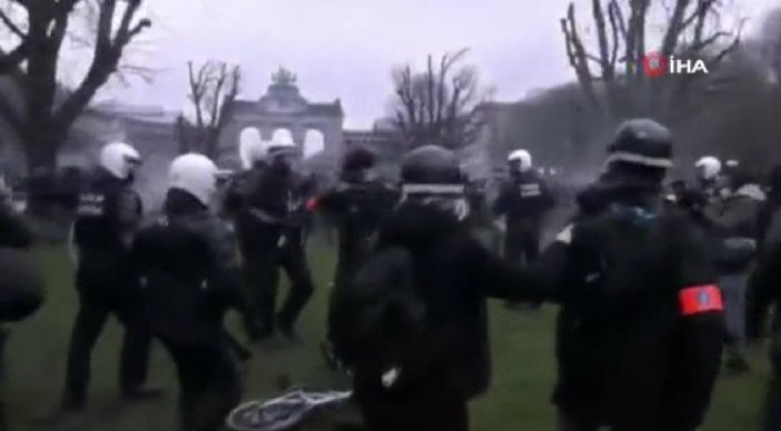Belçika'da, kısıtlama karşıtı protestolarda 55 gözaltı