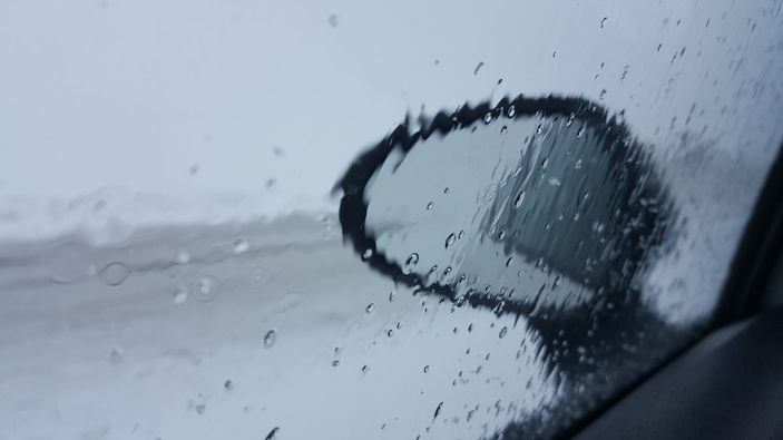 Kop Dağı'nda kar yağışı, ulaşımı olumsuz etkiledi