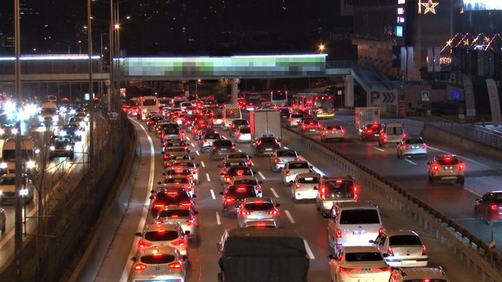 i İstanbul’da trafik yoğunluğu