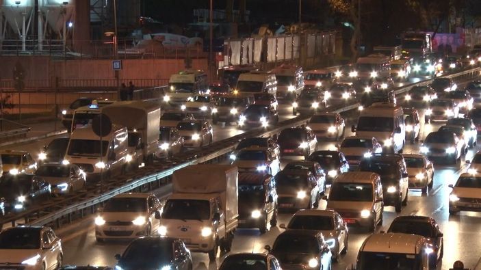 i İstanbul’da trafik yoğunluğu