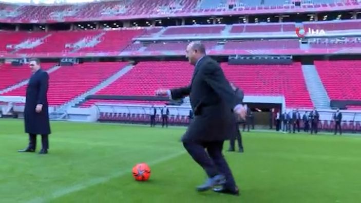 Mevlüt Çavuşoğlu, Vişegrad Grubu ile futbol oynadı