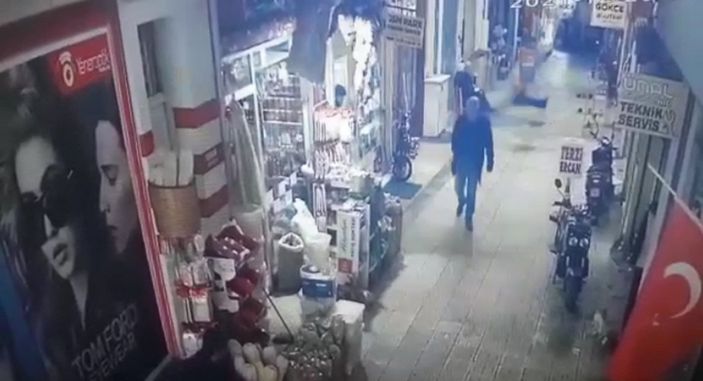 i Hatay’da belediye işçisi çatıdan düştü