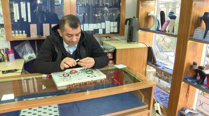 Fatih’te, kuyumcudaki hırsızlık anları kamerada