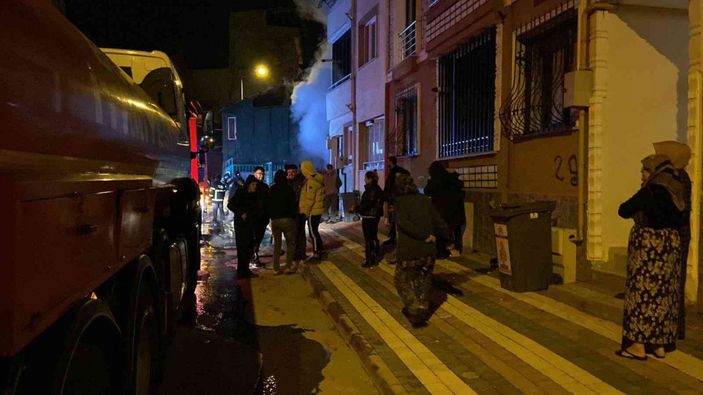 i Bursa'da 600 yıllık türbenin bitişiğindeki evde yangın çıktı