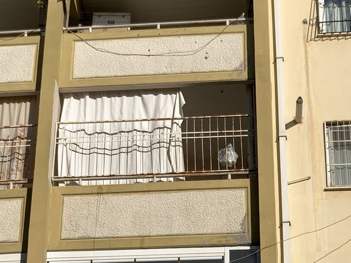 i Adana'da balkondan düşen küçük kız ağır yaralandı