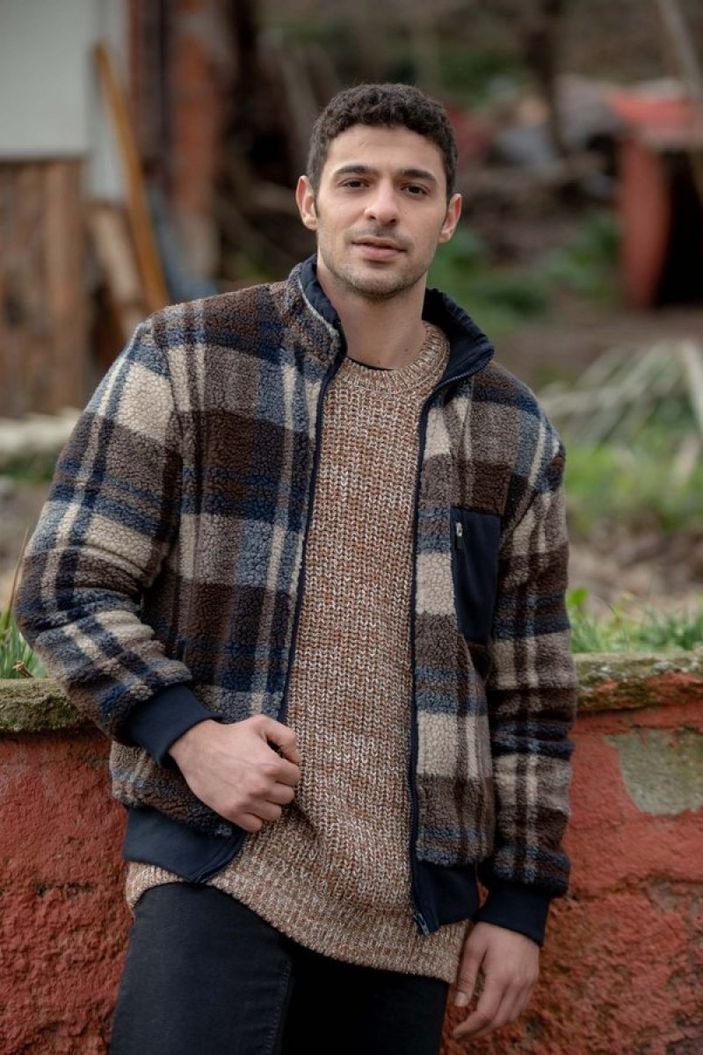 Kardeşlerim'in yıldızından ters köşe! Osman Sınav'ın yeni dizisi Yalnız Kurt'a geçiş yaptı