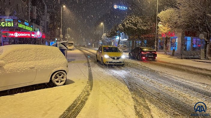 İstanbul'da kar yağışı başladı
