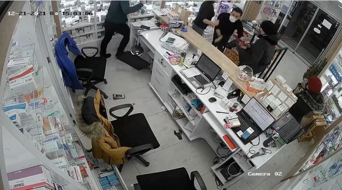 Ankara'da eczane çalışanlarına saldıran kadın