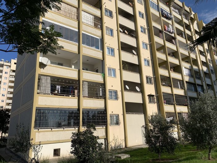 Adana'da balkondan düşen 4 yaşındaki kız hayatını kaybetti